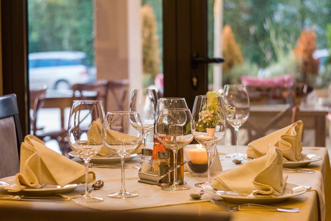 Photo d'une table dressée au restaurant