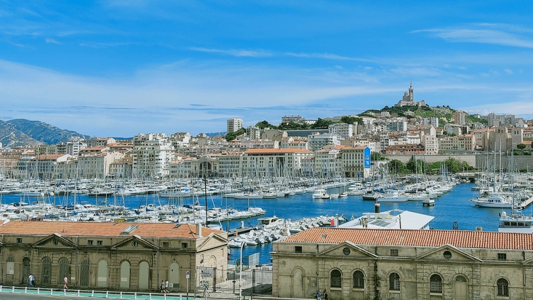 Magnifique vue sur la ville portuaire de marseille