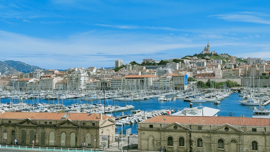 Magnifique vue sur la ville portuaire de marseille